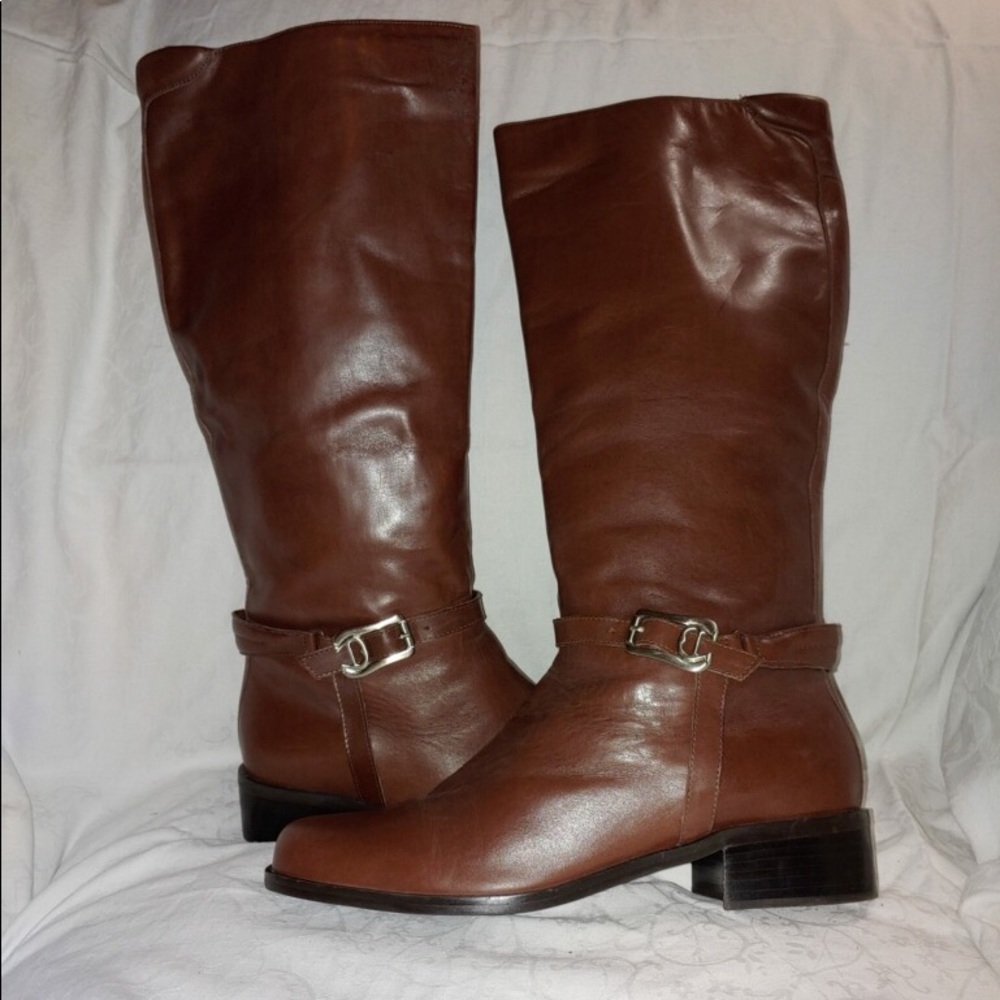 Etienne Aigner Brown boots